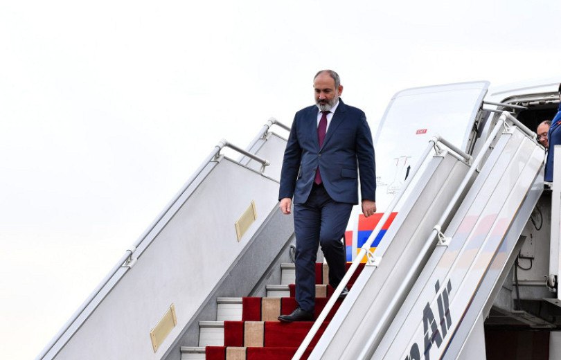 Пашинян отправился в Давос