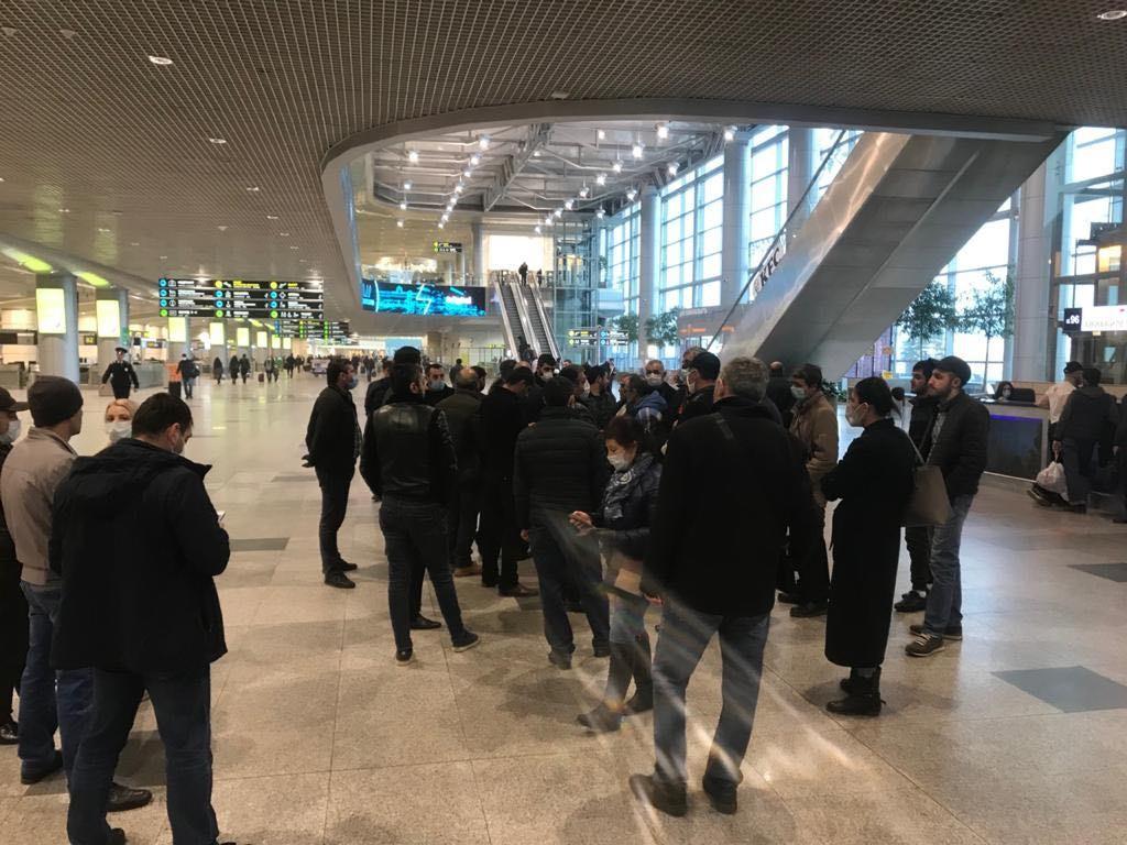 Около 27 граждан Армении со вчерашнего дня находятся в аэропорту Домодедово - посольство