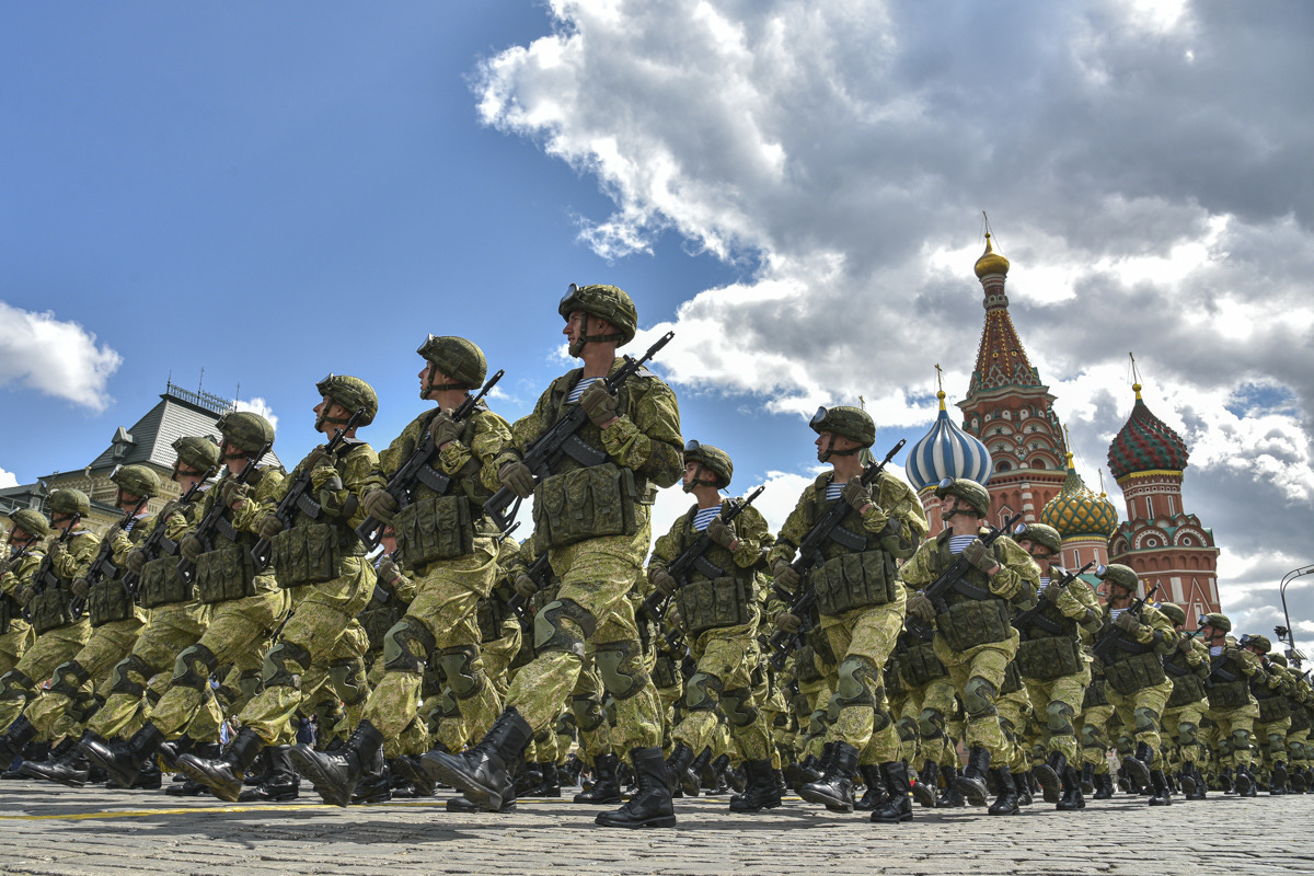 Путин поручил вооруженным силам РФ обеспечить поддержание мира в ДНР и ЛНР
