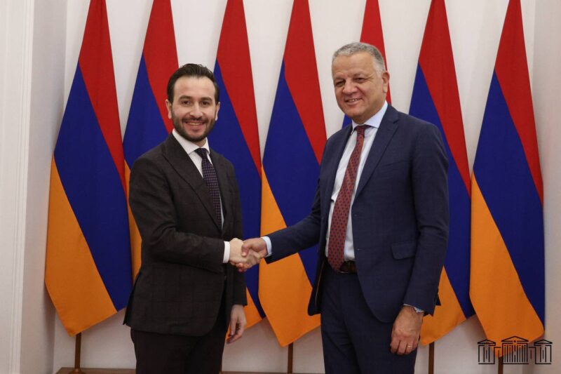 Глава парламентской фракции ГД встретился с послом Василисом Марагосом