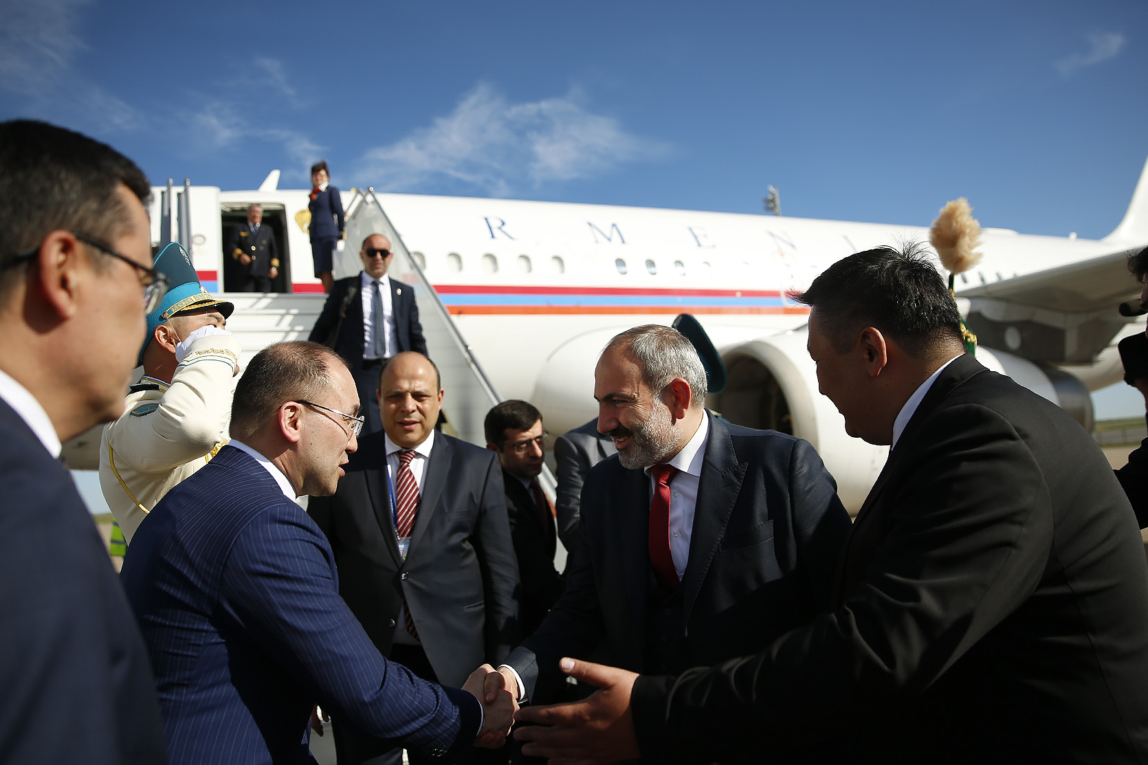 Օդանավակայանից ուղեւորվել է Նազարբաևի հետ հանդիպման. Մեկնարկել է վարչապետի այցը Ղազախստան