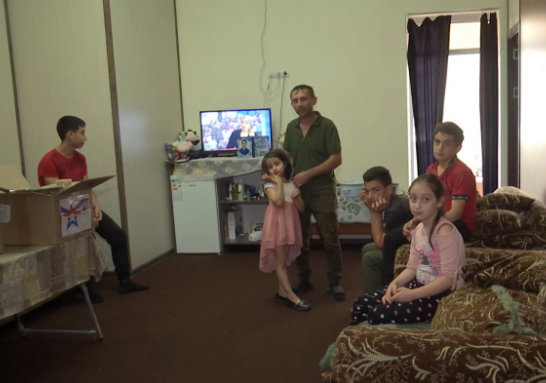 Миротворцы провели адресную гуманитарную помощь вынужденным переселенцам в Карабахе