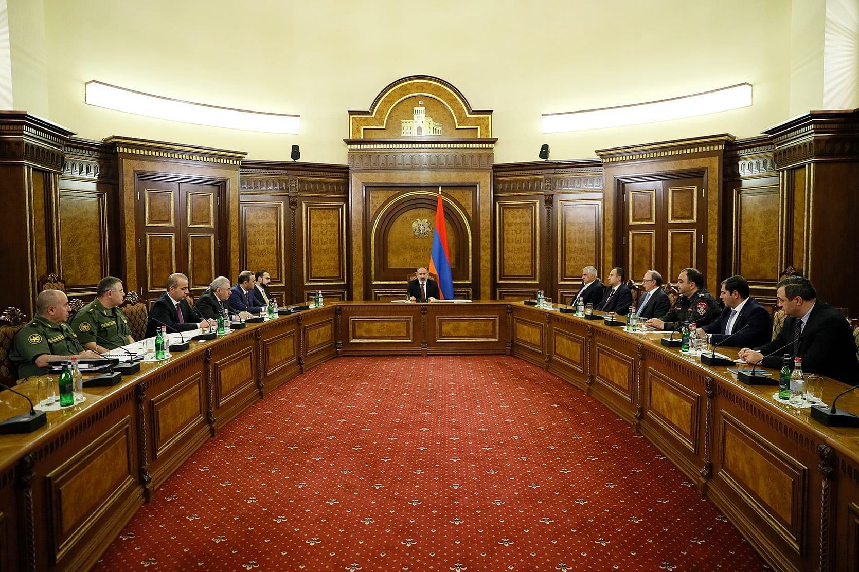 Никол Пашинян проводит заседание Совбеза Армении 