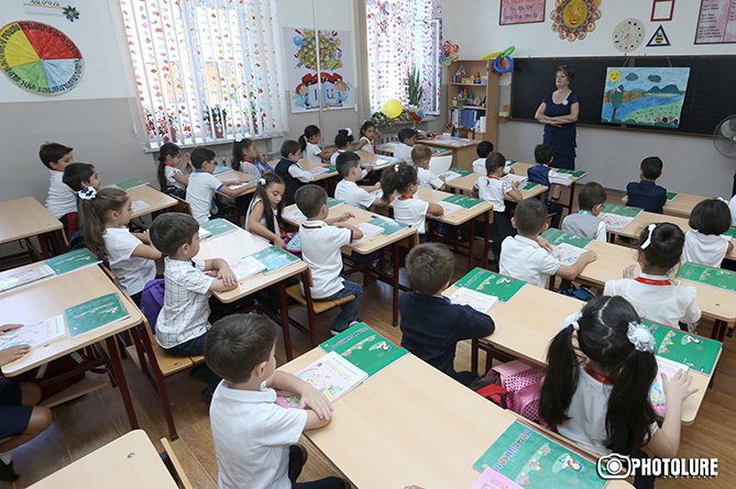 Сколько первоклассников пойдут в школы Армении в 2021 году? Комментарий замминистра