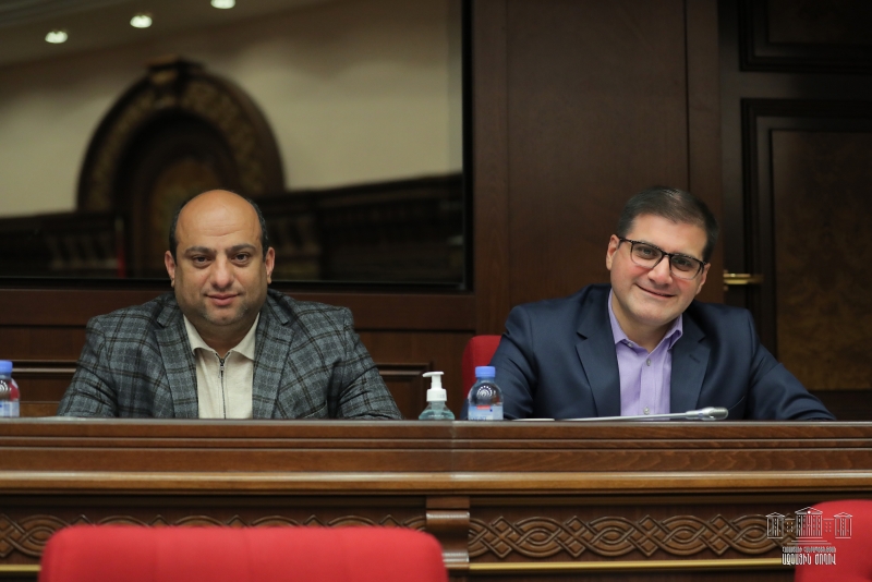 В парламенте Армении призвали принять резолюцию по Арцаху