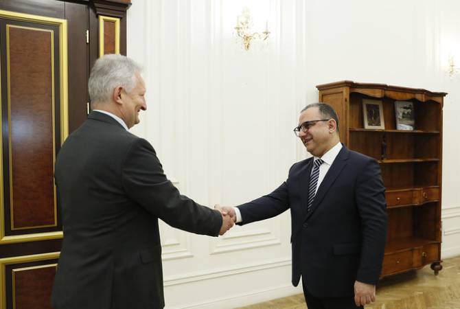 Вице-премьер Тигран Хачатрян принял посла Германии