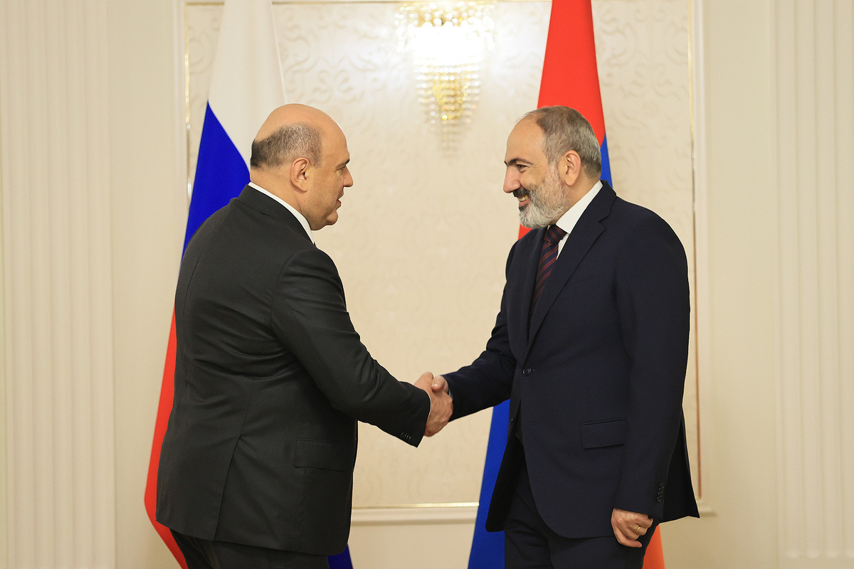 Премьер Армении поблагодарил Россию за решение проблем на Ларсе