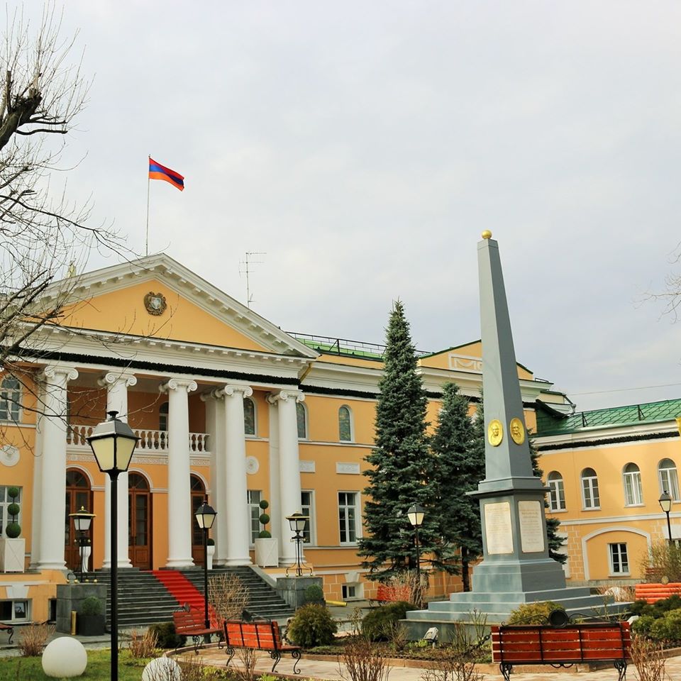 В посольстве Армении в России будут действовать номера горячей линии 
