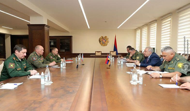 Вагаршак Арутюнян обсудил кризис в Сюнике с командующим войсками ЮВО ВС России