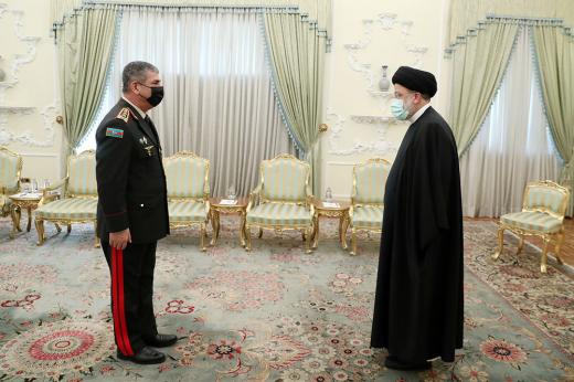 Իրանի նախագահն ընդունել է Ադրբեջանի պաշտպանության նախարարին