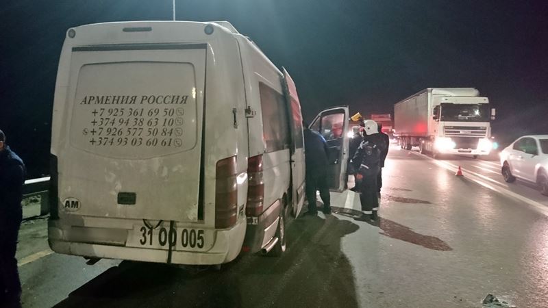 Микроавтобус с 14-ю пассажирами из Армении попал в ДТП под Ростовом