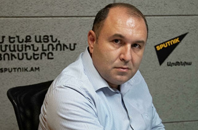 Усидеть на двух стульях не получится, уход от России может стоить потери государственности