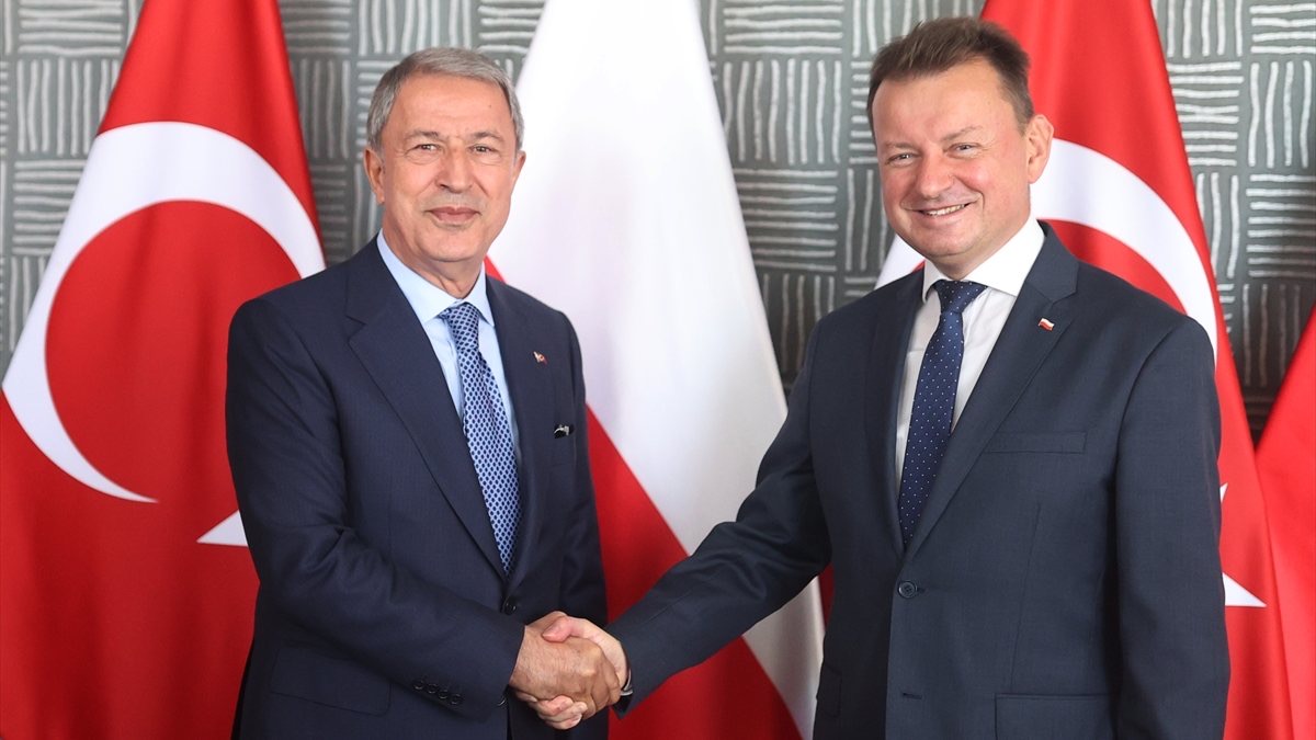 Министры обороны Турции и Польши обсудили  сотрудничество в оборонной сфере