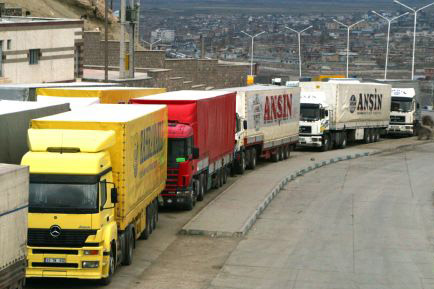Баку взялся обеспечивать транзит турецких товаров в обход РФ