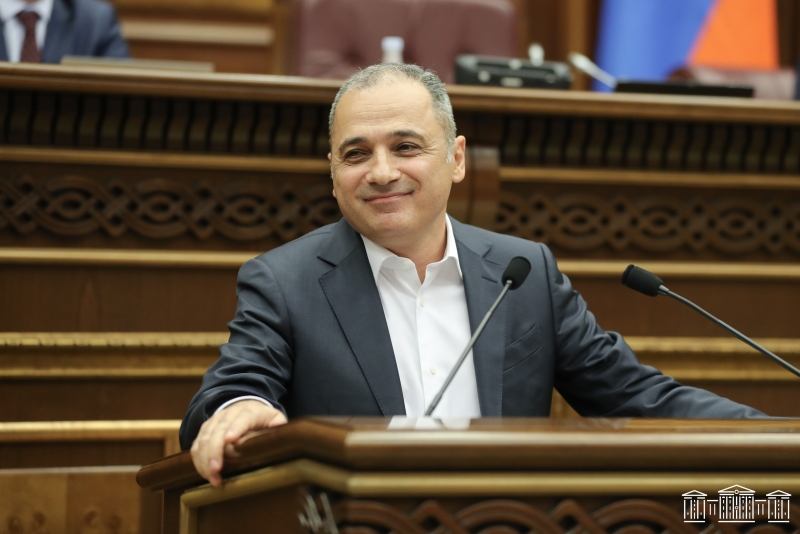 Ваге Акопян: Парламент Армении 8-ого созыва просуществует недолго