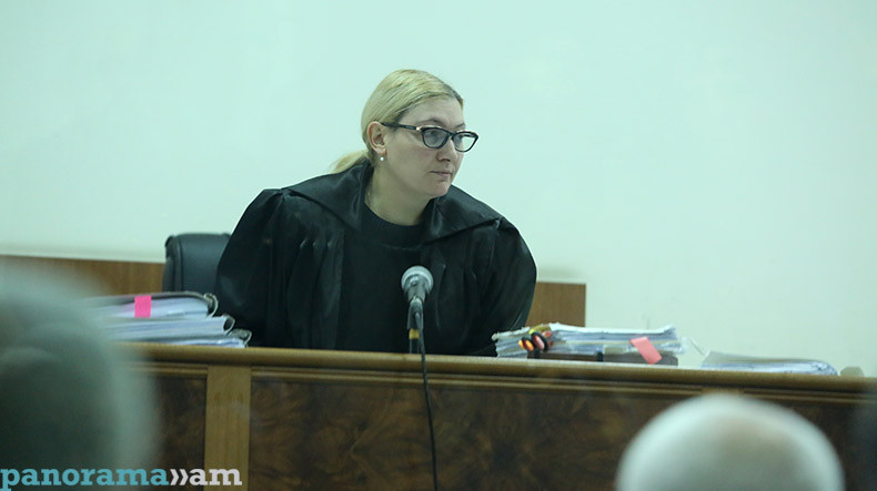 Адвокаты Роберта Кочаряна  покинули судебное заседание в знак протеста