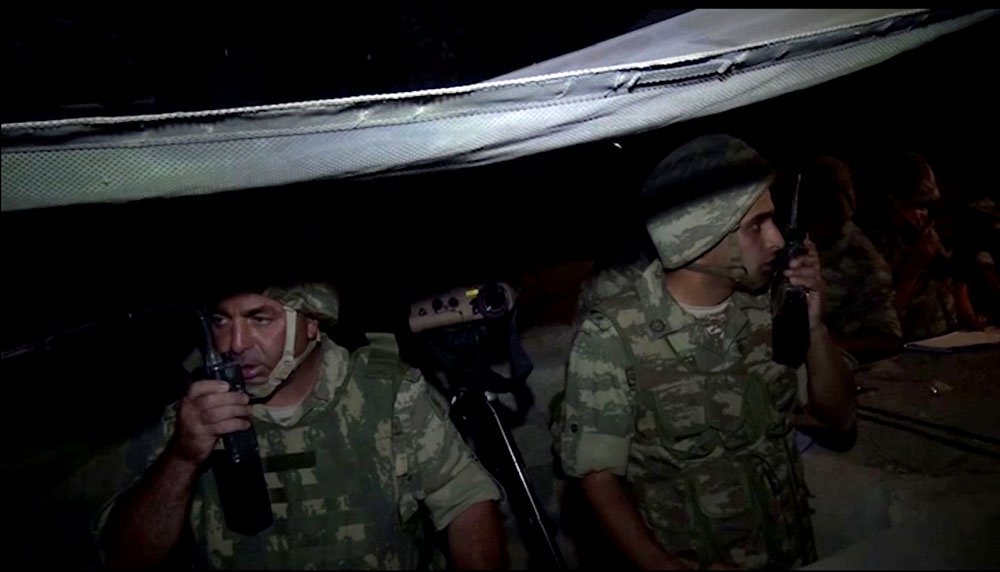 ВС Азербайджана провели боевые ночные учения у границ Арцаха