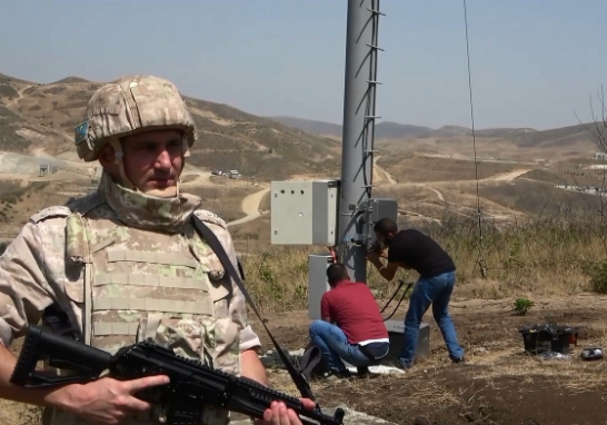 Миротворцы обеспечили безопасность строительства дороги к вышке сотовой связи в Карабахе