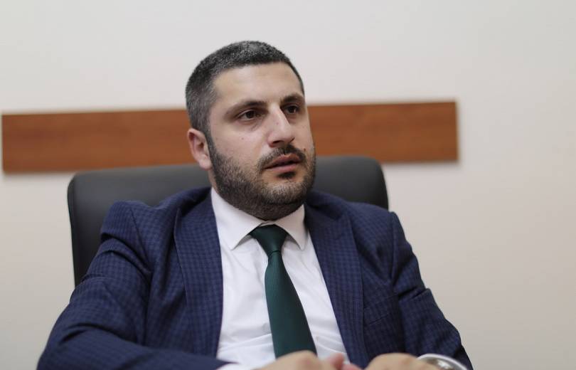 Депутат от фракции «Мой шаг» подал заявление о сложении мандата
