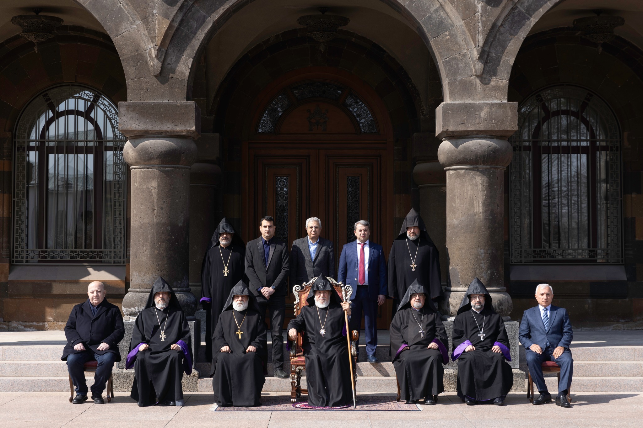 Обвинения Пашиняна в адрес Армянской Церкви и духовенства неприемлемы - ВДС