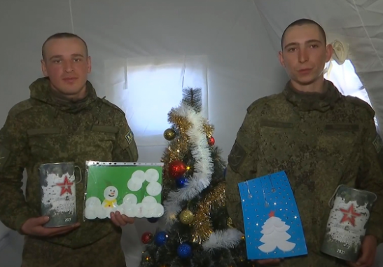 Сладкие подарки и письма получили российские миротворцы в Карабахе