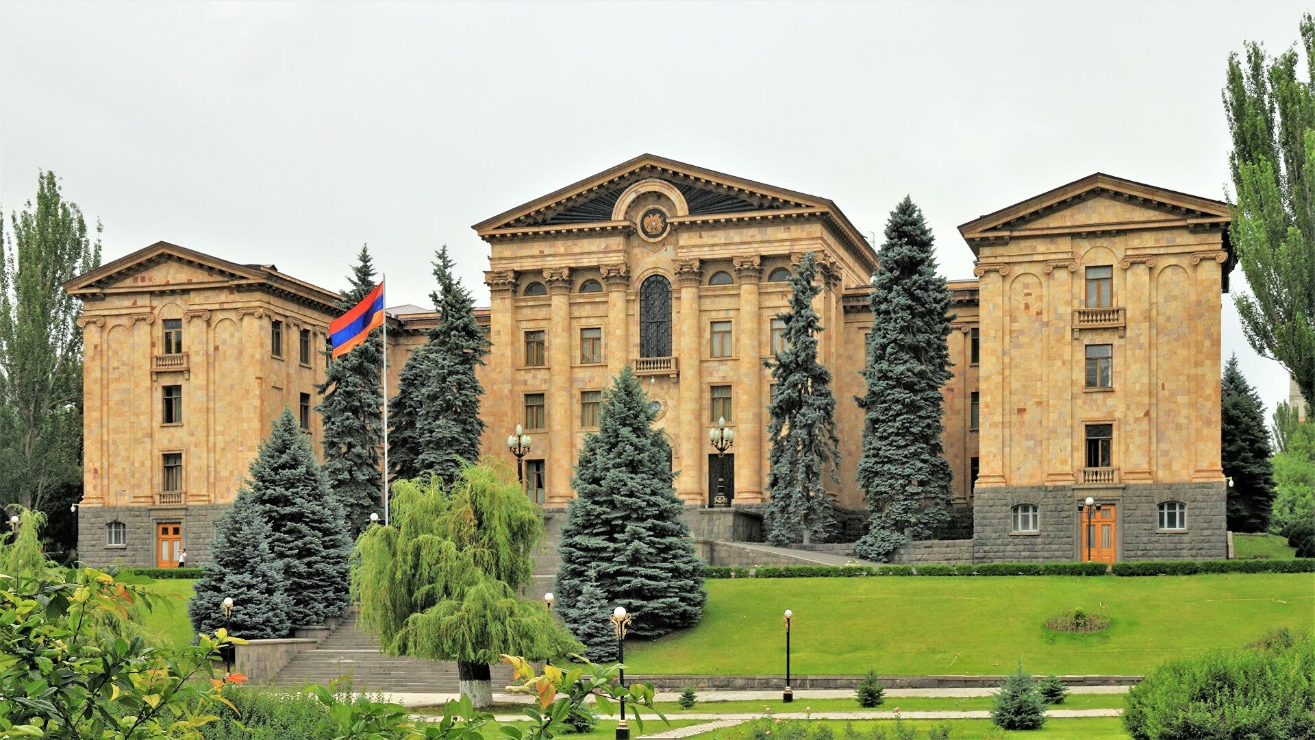 Парламент Армении обсудит 2 марта вопрос избрания президента страны 