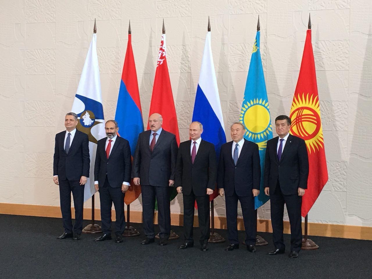 Владимир Путин предложил дать Молдове статус государства-наблюдателя в ЕАЭС