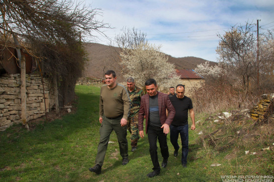Араик Арутюнян принял участие в разбивке нового сада в селе Нахиджеваник