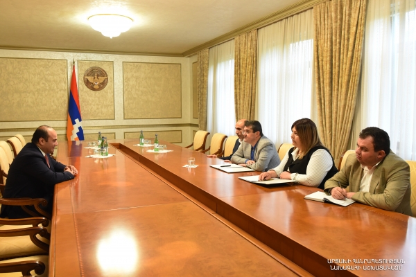 Арутюнян и Мкртчян обсудили вопросы сотрудничества между Арменией и Арцахом 