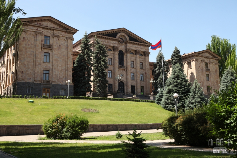 Парламент Армении осудил агрессию Азербайджана против Арцаха