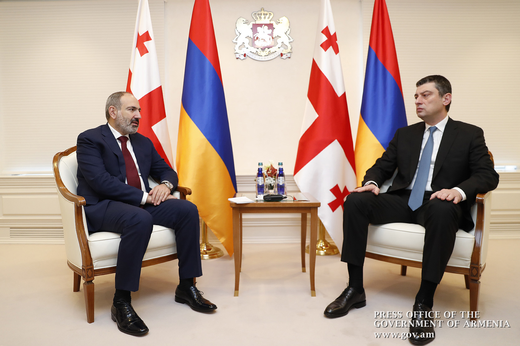 Пашинян и Гахария обсудили транзитные перевозки армянских товаров по территории Грузии