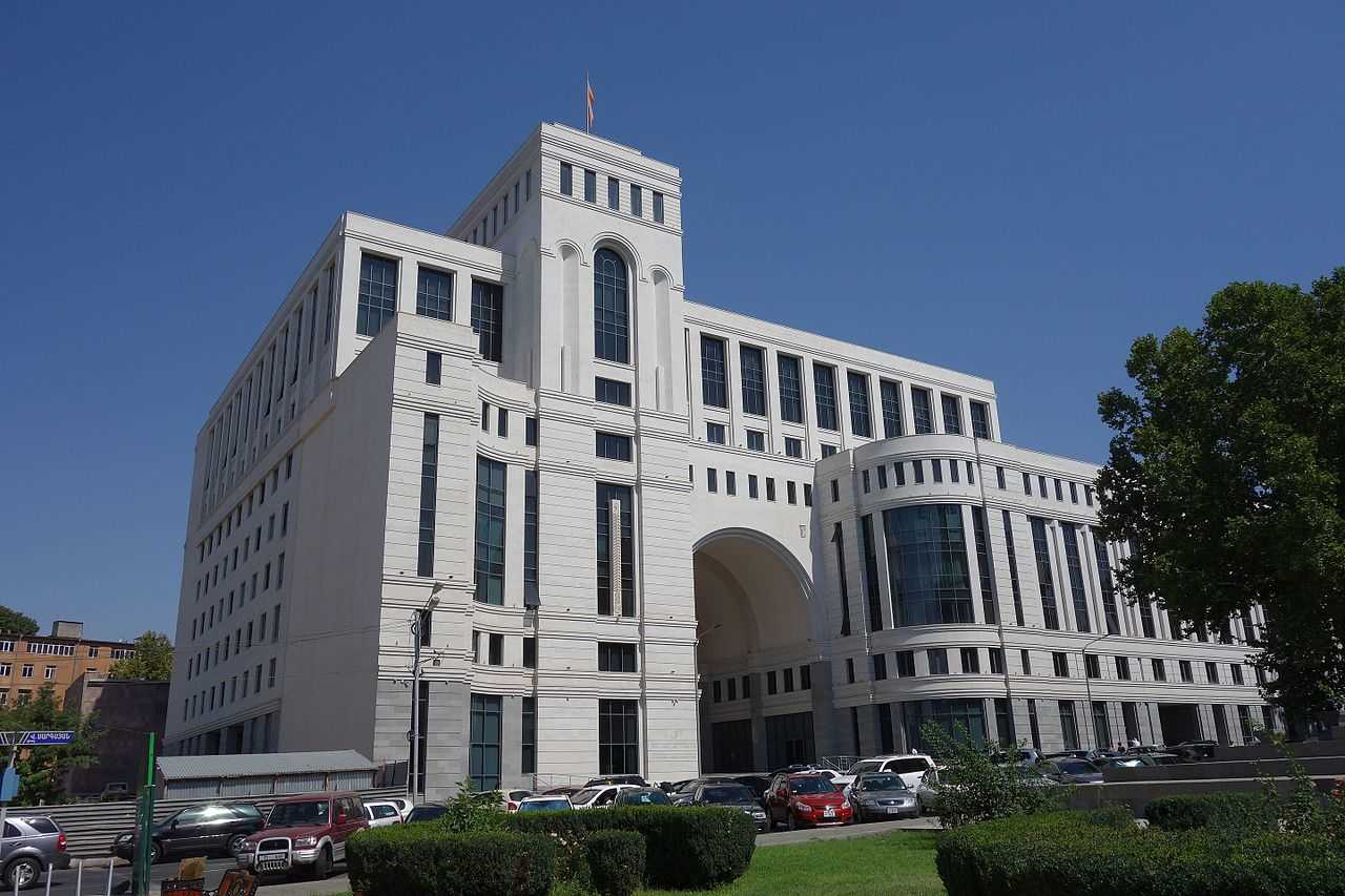 МИД: Призываем международных партнеров принять меры для исполнения Баку решения Суда
