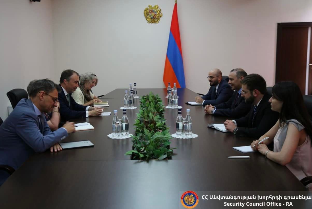 Григорян и Клаар обсудили процесс урегулирования армяно-азербайджанских отношений
