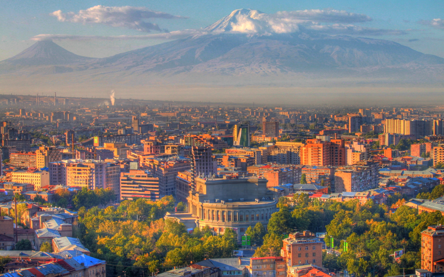 Ереван - в числе 5 бюджетных направлений для россиян на ноябрь