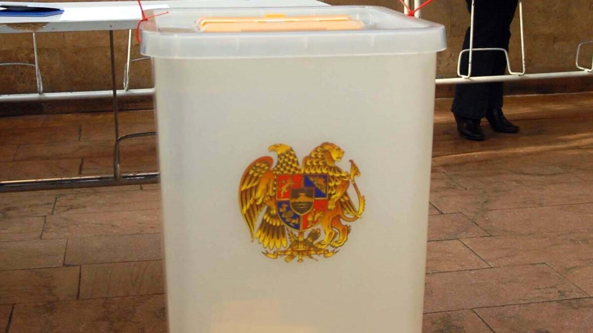 Опрос: Кого бы выбрали граждане в ближайшее воскресенье?