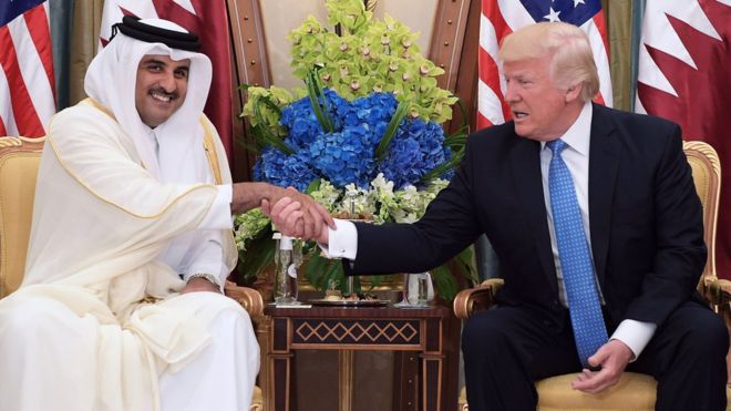 Трамп предложил помощь эмиру Катара в урегулировании кризиса