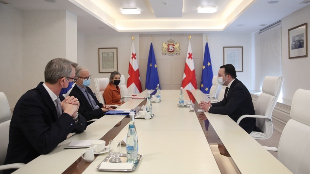 Премьер Грузии заявил о готовности договориться с оппозицией
