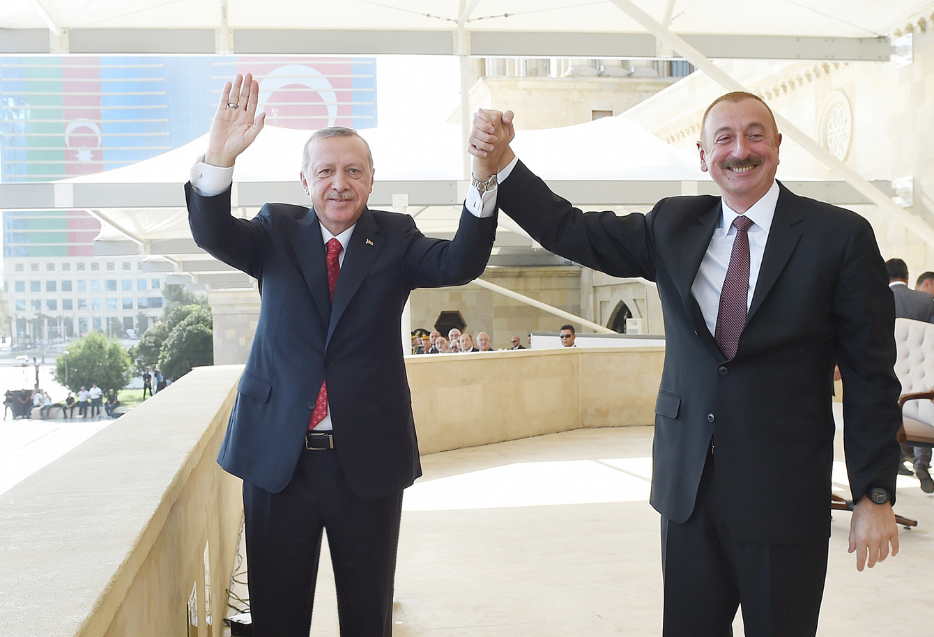 Алиев: Армения должна принять новую конституцию для нормализации отношений с Турцией