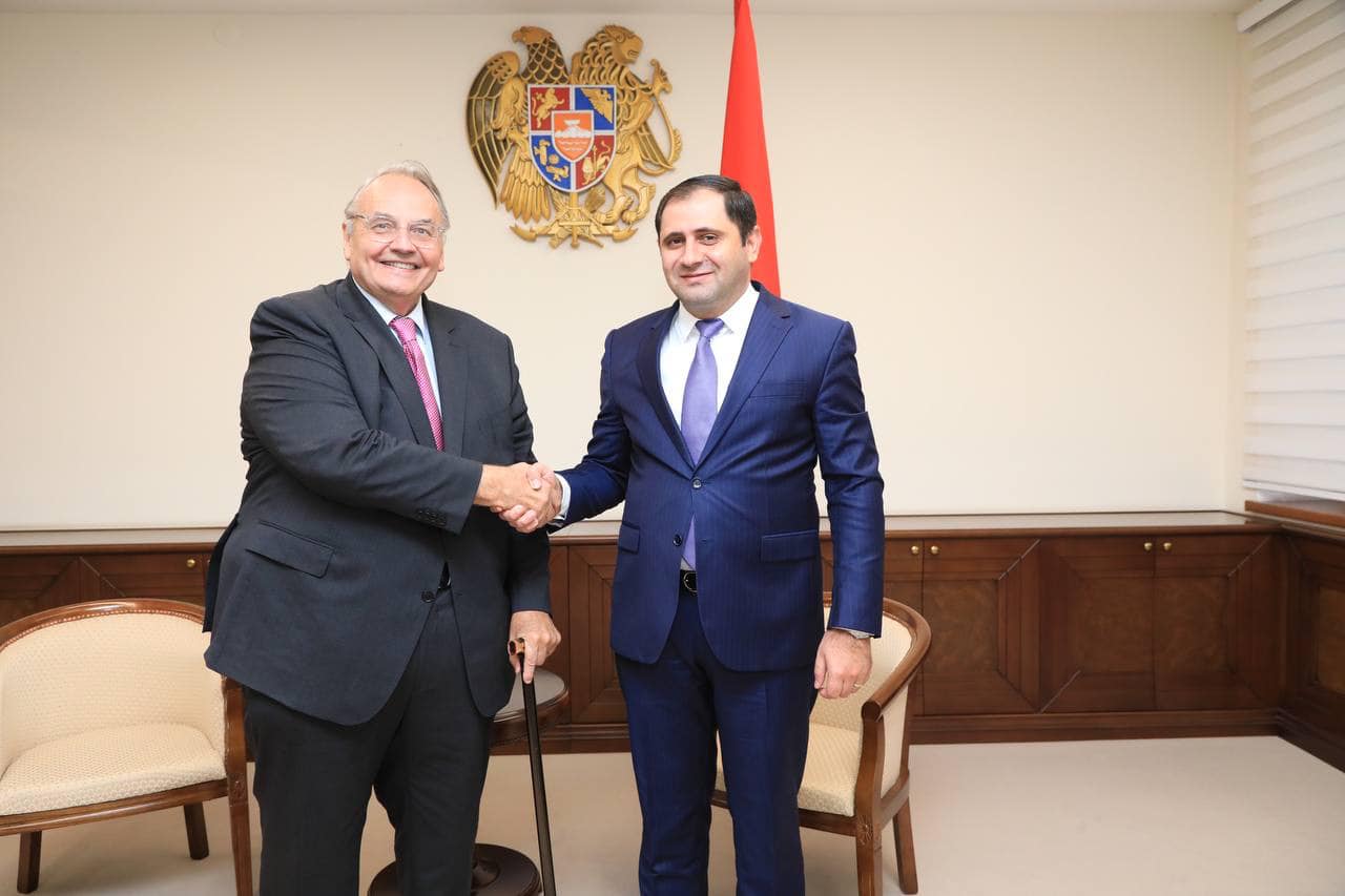 Сурен Папикян принял председателя комиссии по внешним отношениям НC Франции