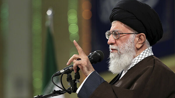 Хаменеи призвал Генштаб Ирана разобраться с ошибками в ситуации со сбитым самолетом