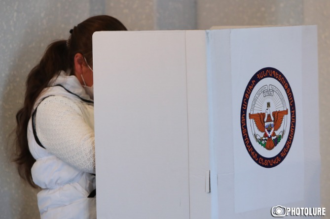 По данным на 17:00 в Арцахе проголосовали 37,5% избирателей