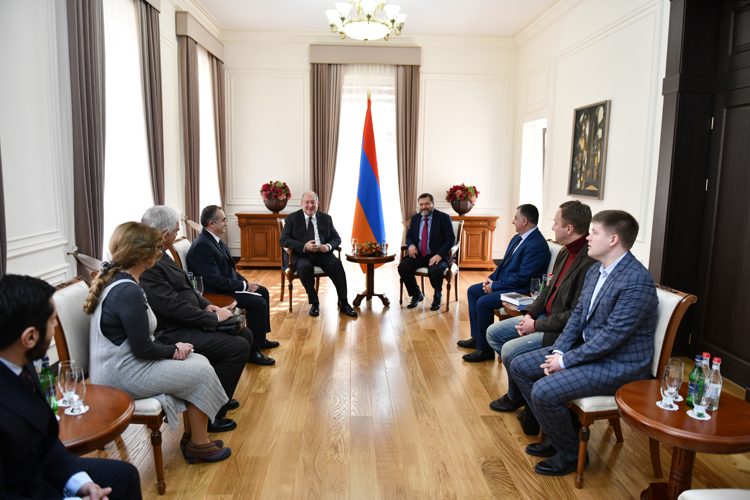 Армен Саркисян принял делегацию российских экспертов и политологов