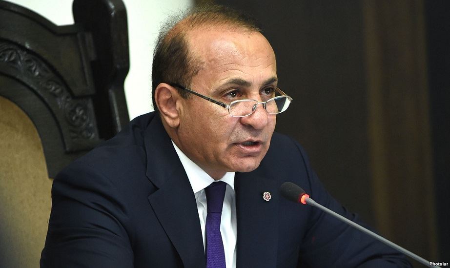 Овик Абрамян обещает наказать виновных в нарушениях во время референдума 
