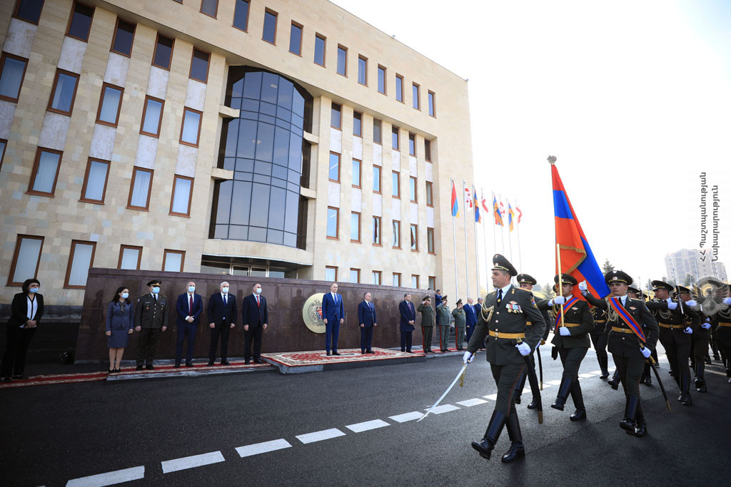 Министры обороны Армении и Грузии обсудили программы сотрудничества