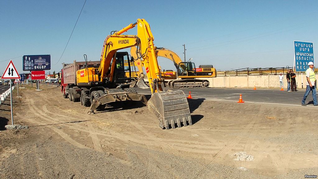 Обзор прессы: власти Армении могут приостановить строительство автомагистрали «Север-Юг»