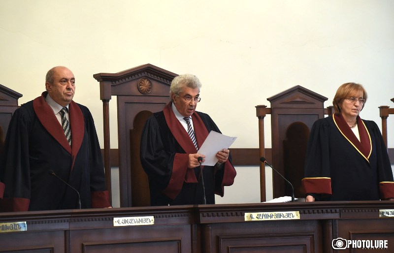 Оппозиция намерена оспорить итоги референдума в Конституционном суде