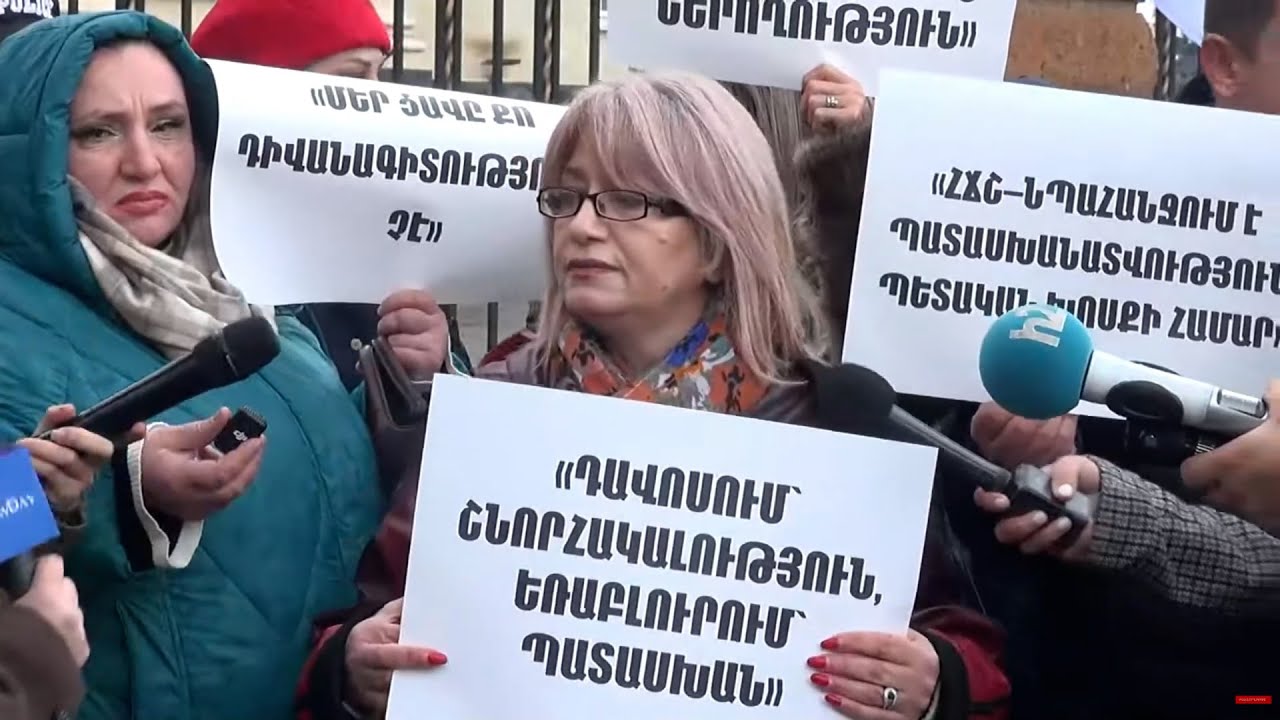 Գնացել է «Եռաբլուր»՝ ի՞նչ ասի. Ակցիայի մասնակիցները պահանջում են նախագահից ներողություն