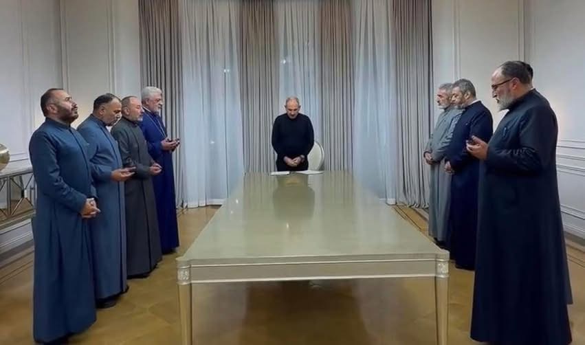 Никол Пашинян создал с 10 епископами “координационный совет по обновлению церкви”