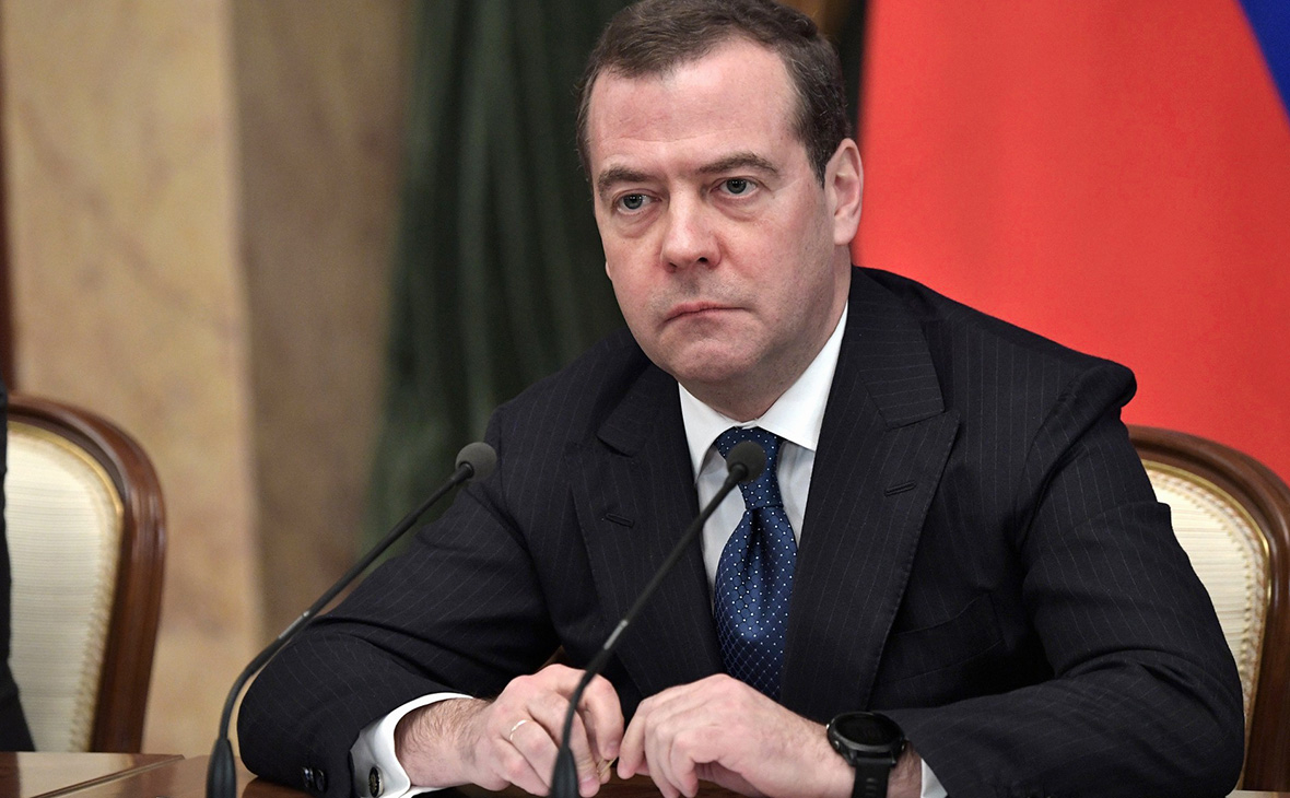 Дмитрий Медведев призвал упростить порядок привлечения трудовых мигрантов в Россию