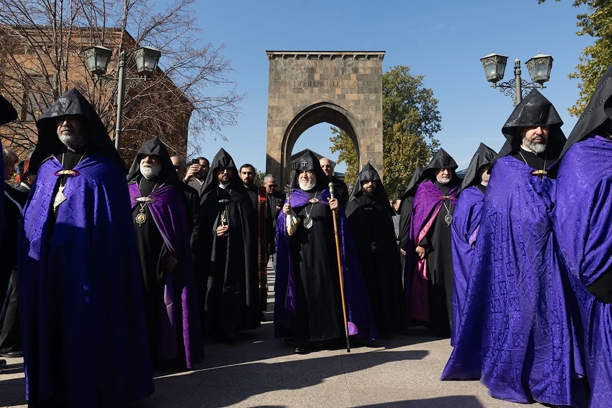 Католикос всех армян Гарегин II созовет 10-12 декабря собрание епископов